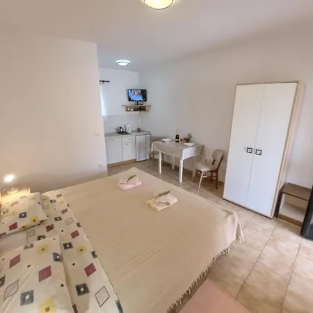 Cozy And Practical In Avonija Apartman *
