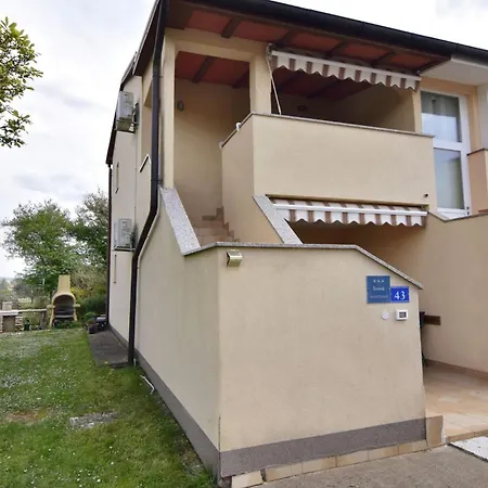 Apartman Cozy And Practical In Avonija Murine