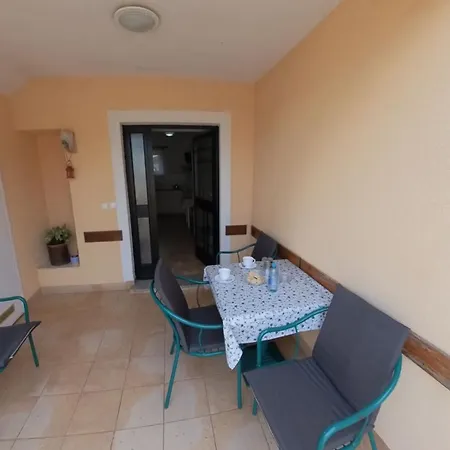 Cozy And Practical In Avonija Apartman Murine