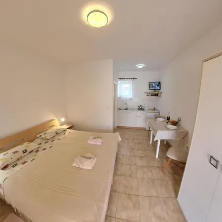 Cozy And Practical In Avonija *