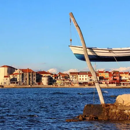 Cozy And Practical In Avonija *